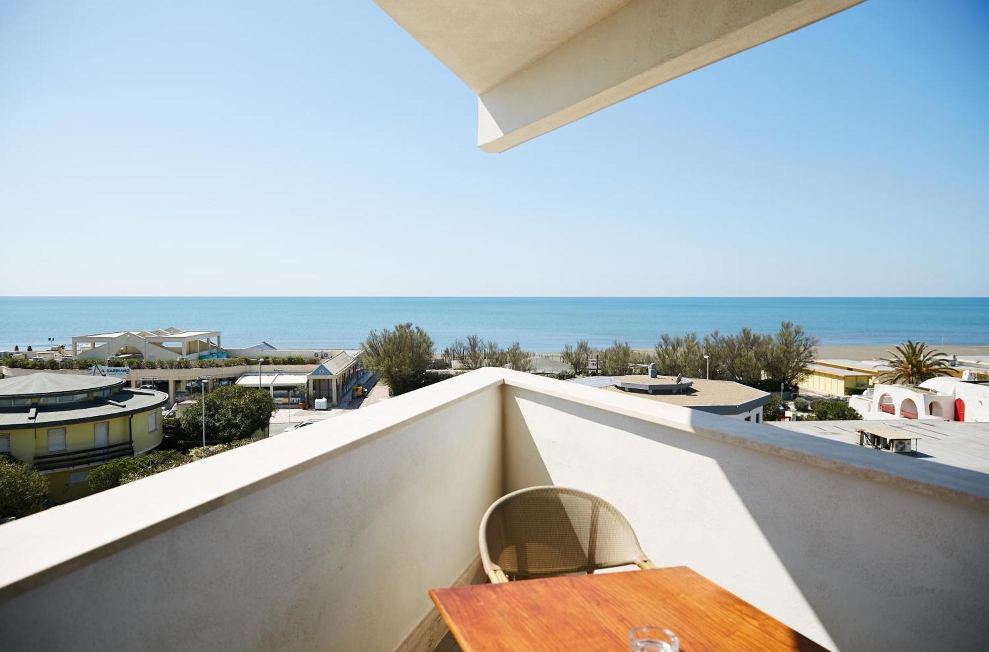 Hotel Enterprise Montalto di Castro Bagian luar foto