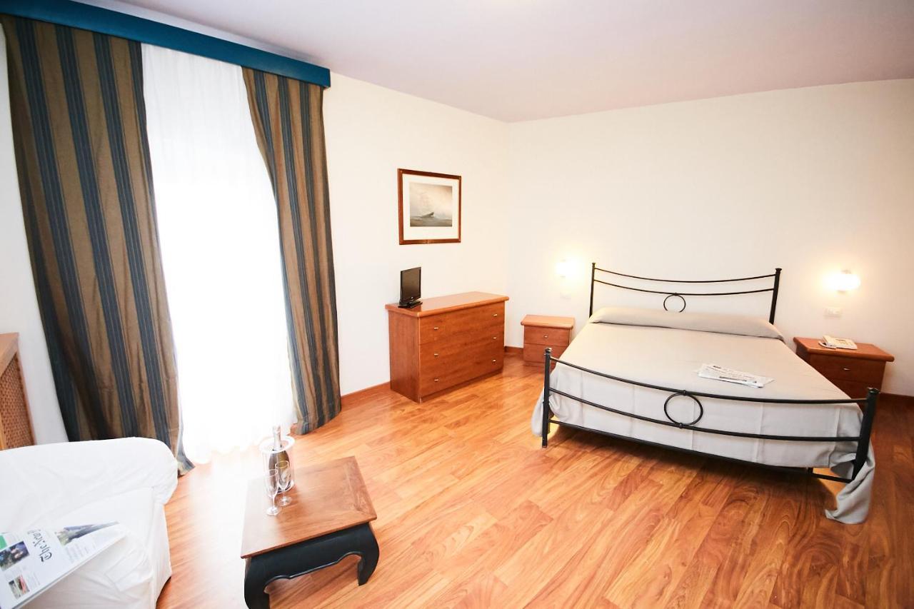 Hotel Enterprise Montalto di Castro Bagian luar foto