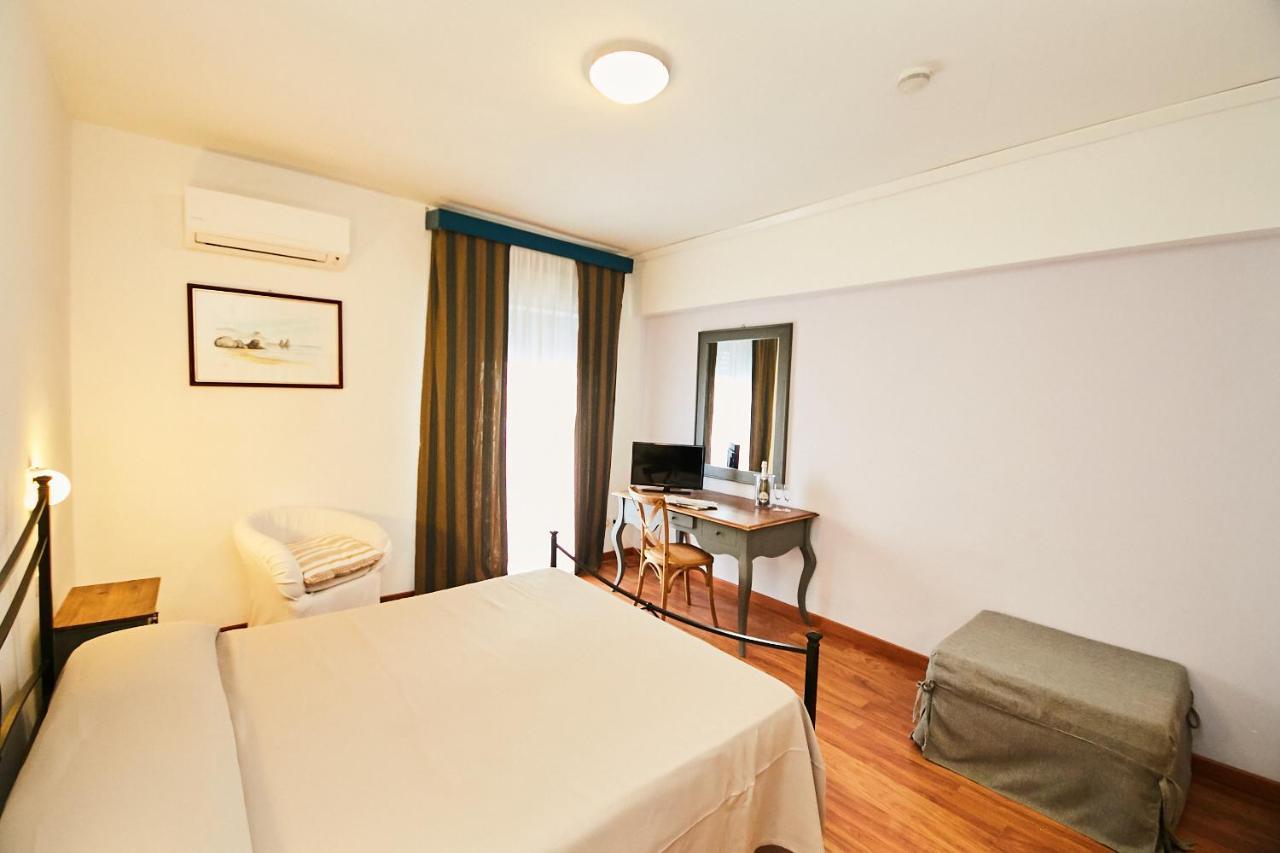 Hotel Enterprise Montalto di Castro Bagian luar foto